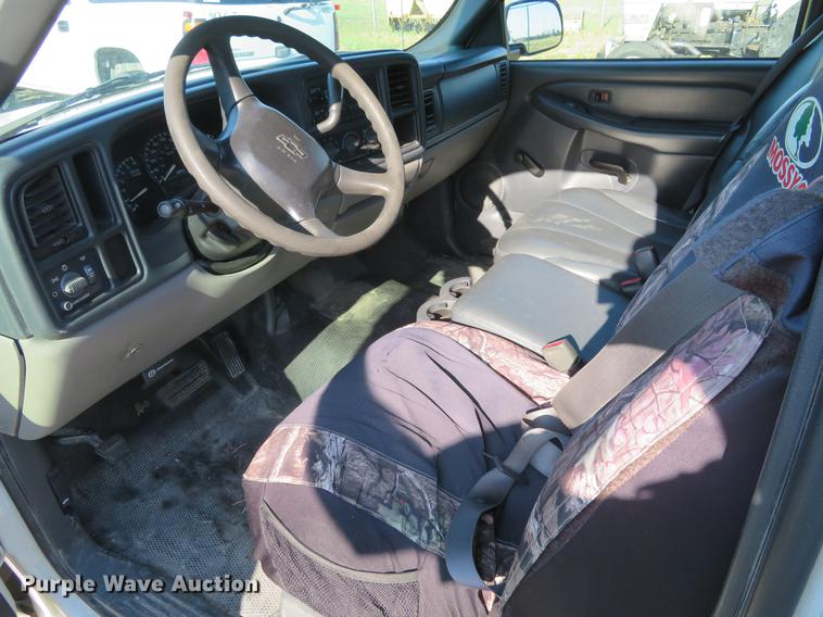 image for item EJ9550 2001 Chevrolet Suburban C1500 SUV