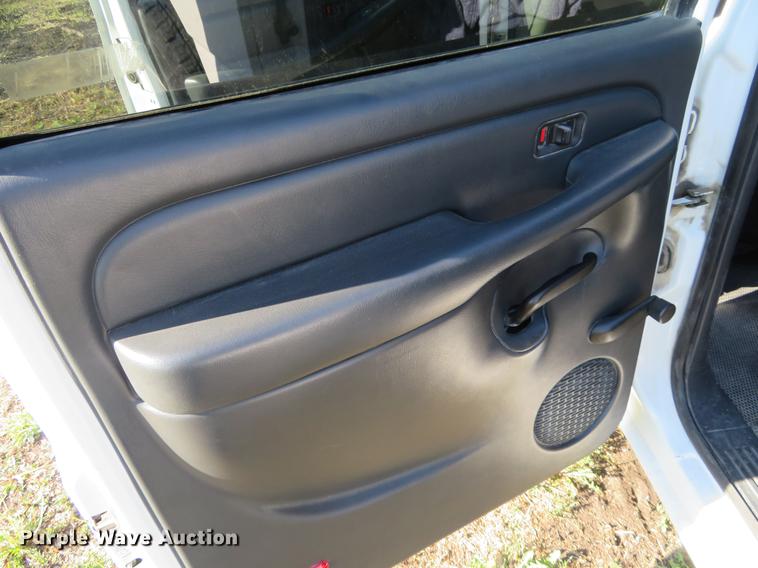 image for item EJ9550 2001 Chevrolet Suburban C1500 SUV