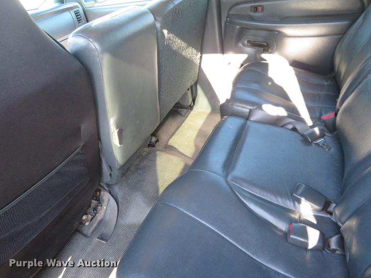 image for item EJ9550 2001 Chevrolet Suburban C1500 SUV