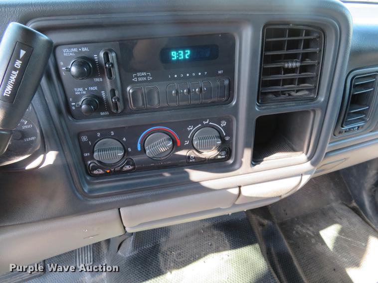 image for item EJ9550 2001 Chevrolet Suburban C1500 SUV