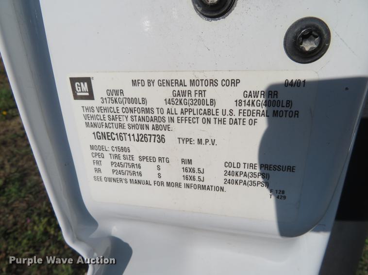 image for item EJ9550 2001 Chevrolet Suburban C1500 SUV