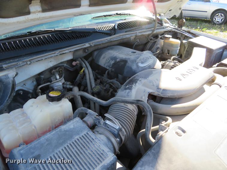 image for item EJ9550 2001 Chevrolet Suburban C1500 SUV