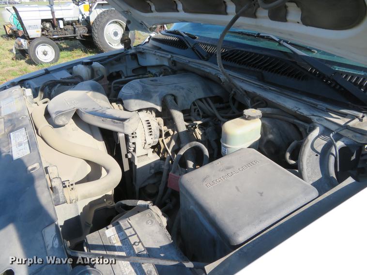 image for item EJ9550 2001 Chevrolet Suburban C1500 SUV