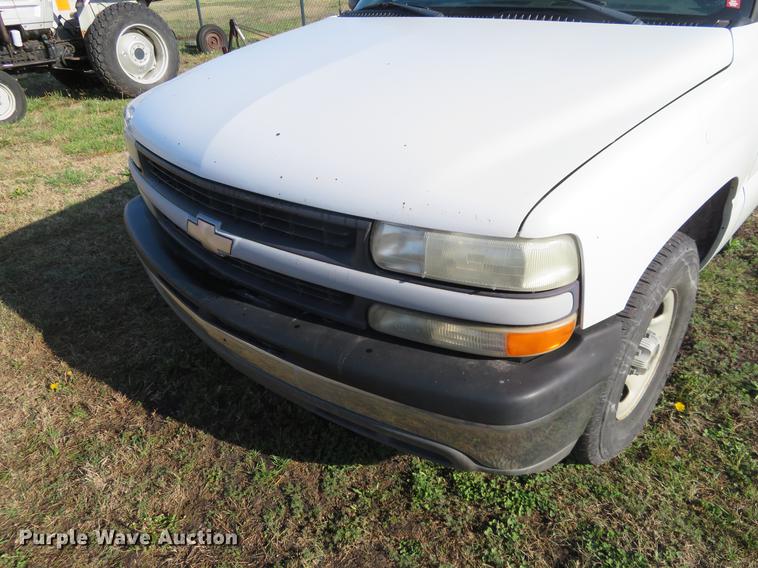 image for item EJ9550 2001 Chevrolet Suburban C1500 SUV