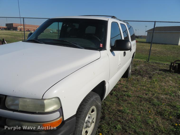 image for item EJ9550 2001 Chevrolet Suburban C1500 SUV