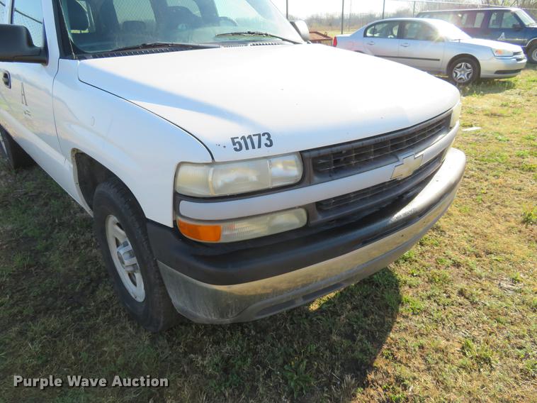 image for item EJ9550 2001 Chevrolet Suburban C1500 SUV