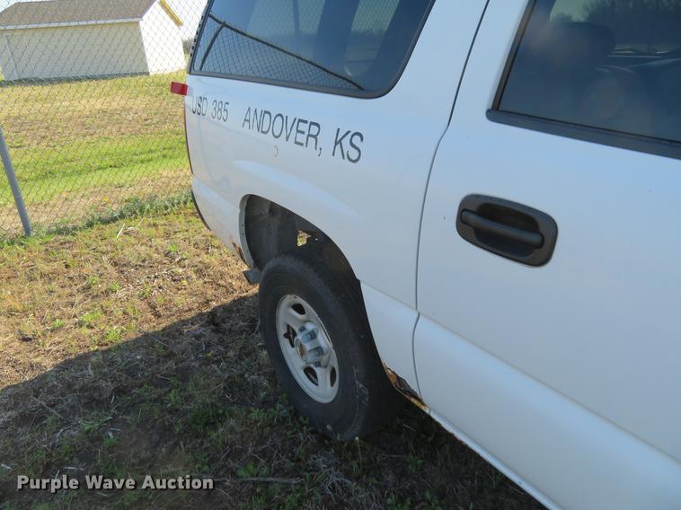 image for item EJ9550 2001 Chevrolet Suburban C1500 SUV