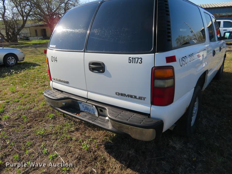 image for item EJ9550 2001 Chevrolet Suburban C1500 SUV