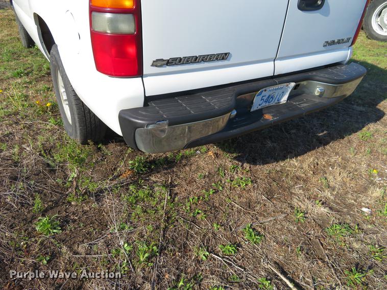 image for item EJ9550 2001 Chevrolet Suburban C1500 SUV