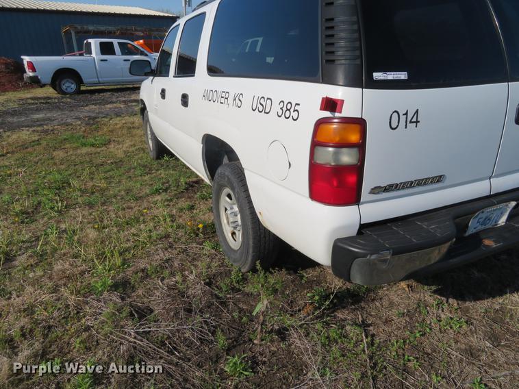 image for item EJ9550 2001 Chevrolet Suburban C1500 SUV