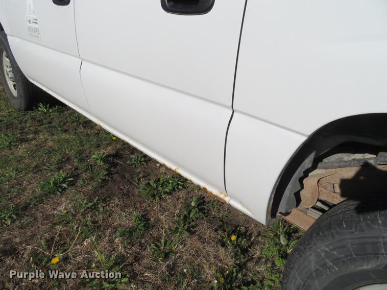 image for item EJ9550 2001 Chevrolet Suburban C1500 SUV