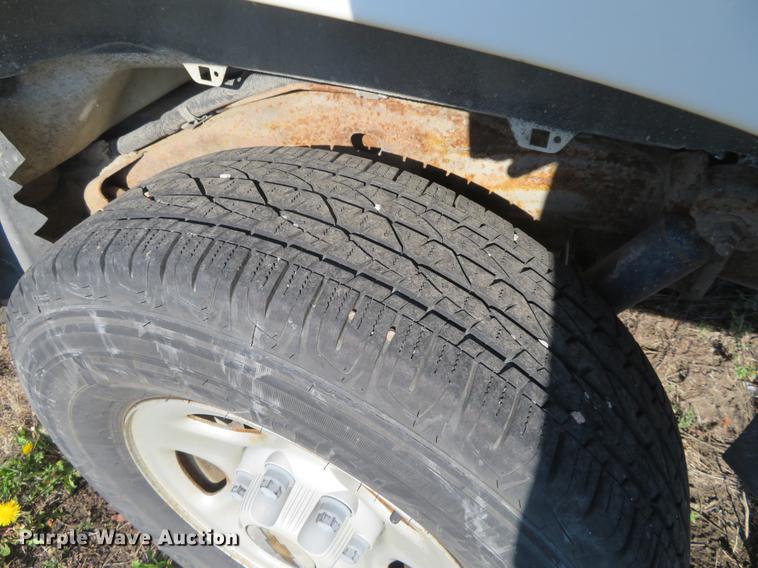 image for item EJ9550 2001 Chevrolet Suburban C1500 SUV