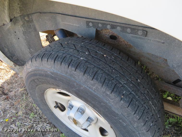 image for item EJ9550 2001 Chevrolet Suburban C1500 SUV