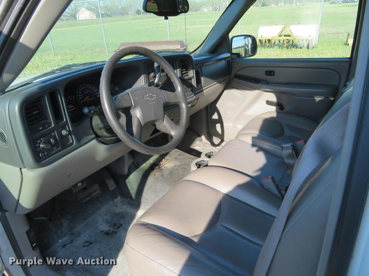 image for item EJ9551 2006 Chevrolet Suburban 1500 SUV