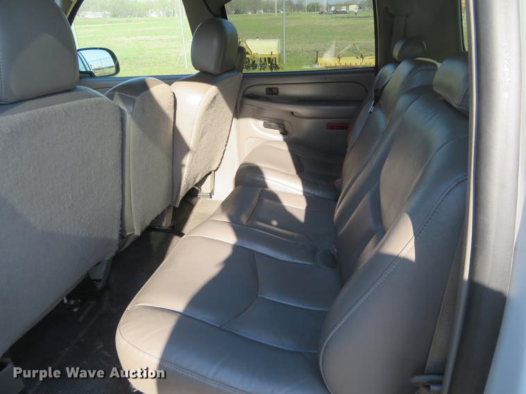 image for item EJ9551 2006 Chevrolet Suburban 1500 SUV