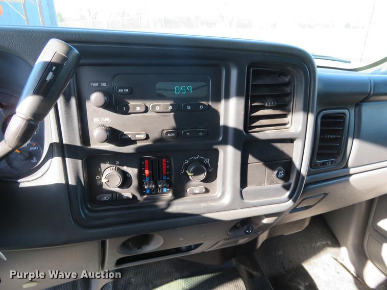 image for item EJ9551 2006 Chevrolet Suburban 1500 SUV