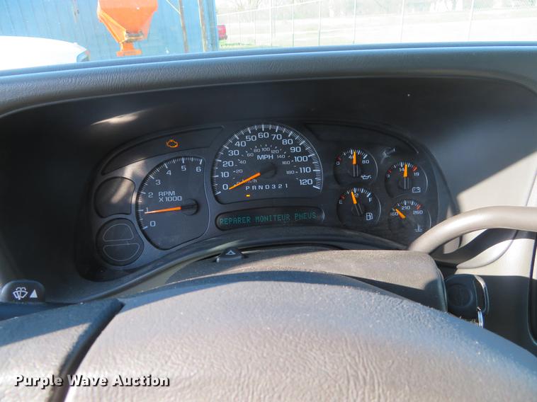 image for item EJ9551 2006 Chevrolet Suburban 1500 SUV