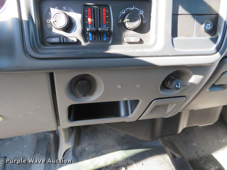 image for item EJ9551 2006 Chevrolet Suburban 1500 SUV