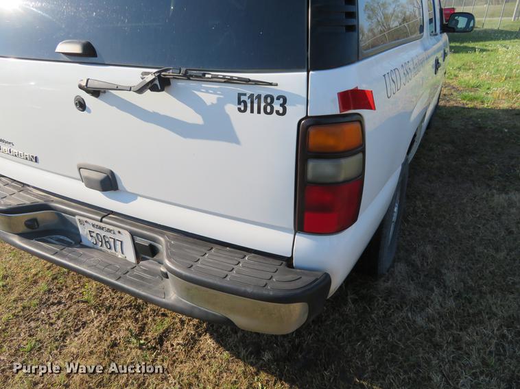 image for item EJ9551 2006 Chevrolet Suburban 1500 SUV