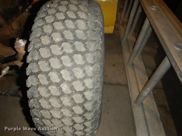 image for item EK9256 John Deere 755 tractor