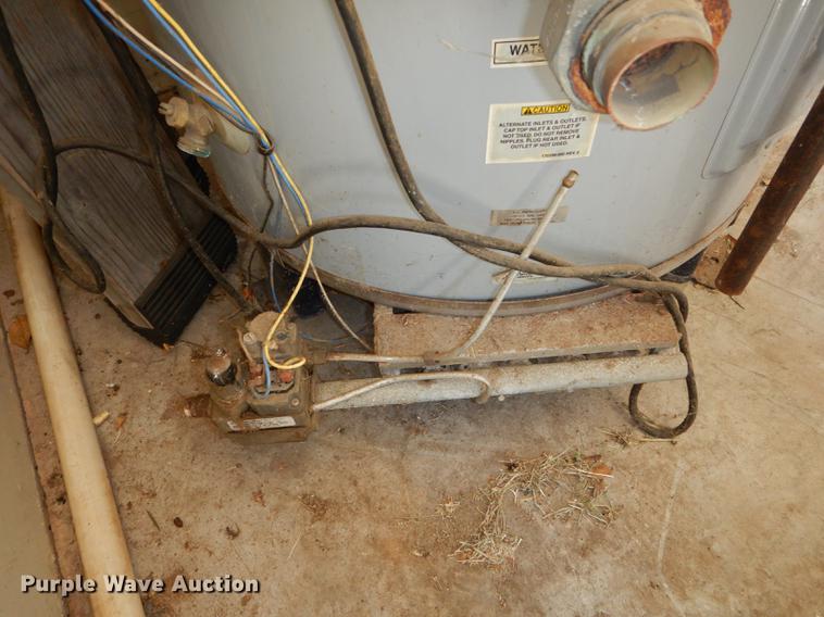 State hot water heater in Atchison, KS Item EK9257 sold Purple Wave