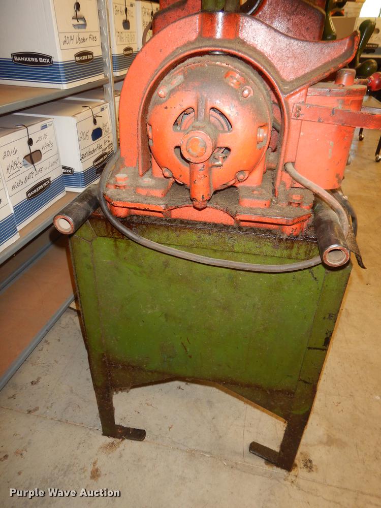 image for item EK9265 Beaver pipe threader