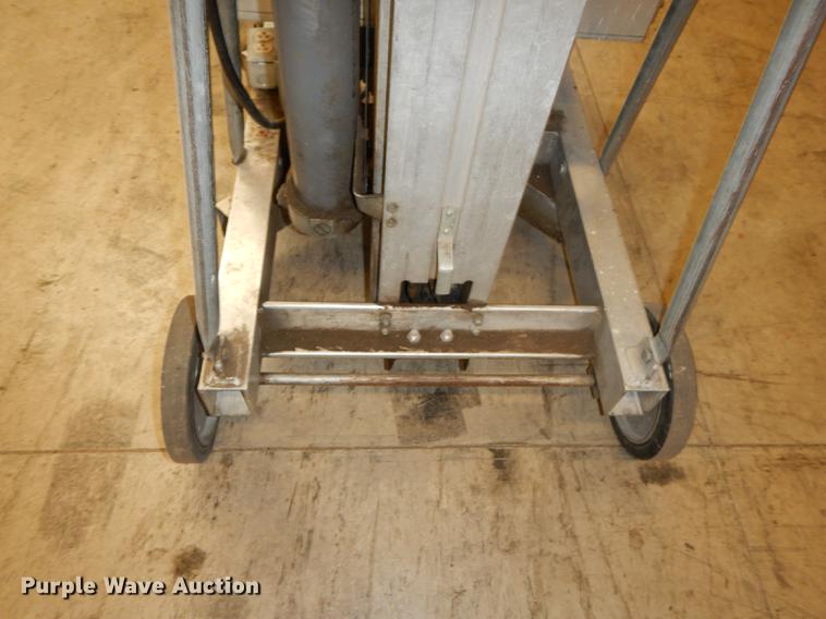 image for item EK9278 Genie man lift