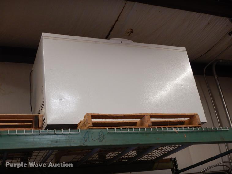 image for item EK9284 2012 chest freezer