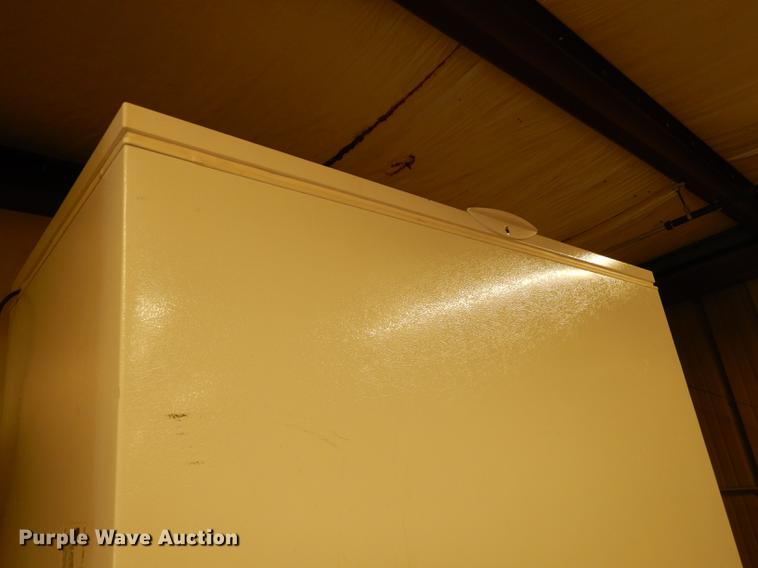 image for item EK9284 2012 chest freezer