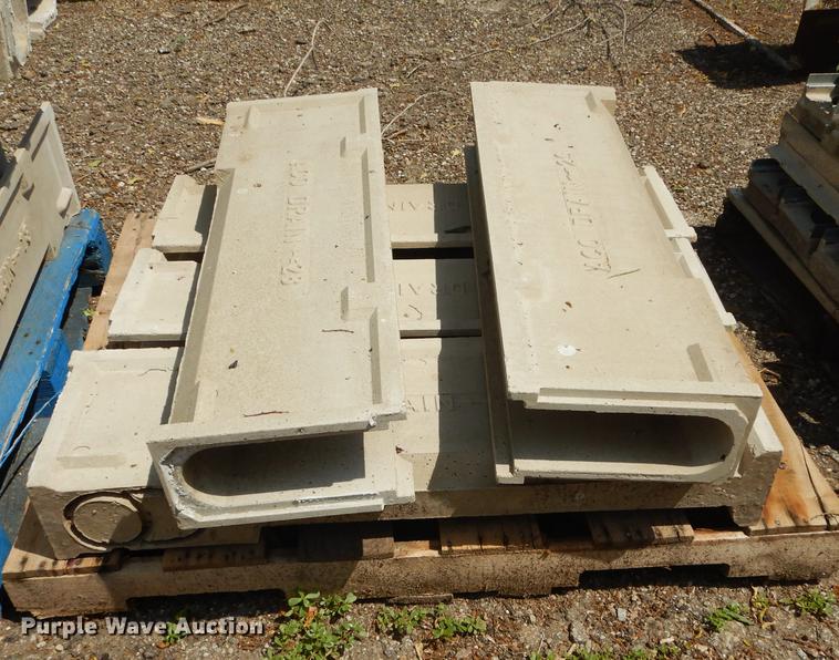 image for item EQ9976 Approximately 20 concrete drainage units
