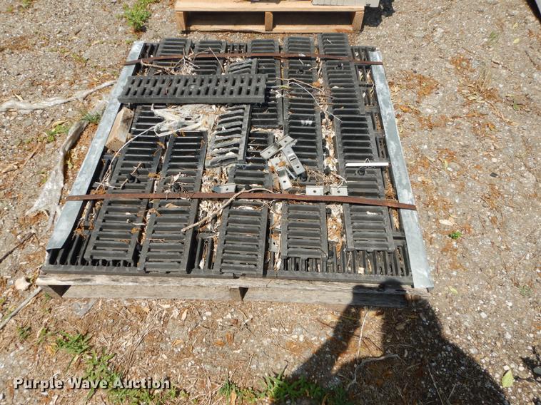 image for item EQ9976 Approximately 20 concrete drainage units