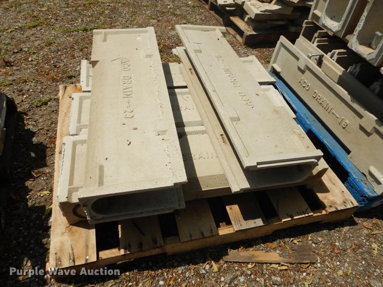 image for item EQ9976 Approximately 20 concrete drainage units