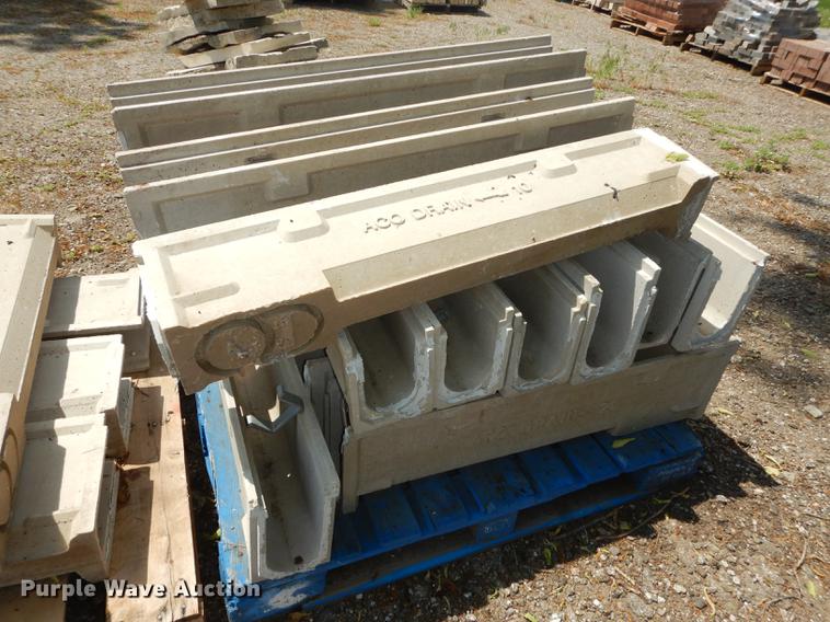 image for item EQ9976 Approximately 20 concrete drainage units