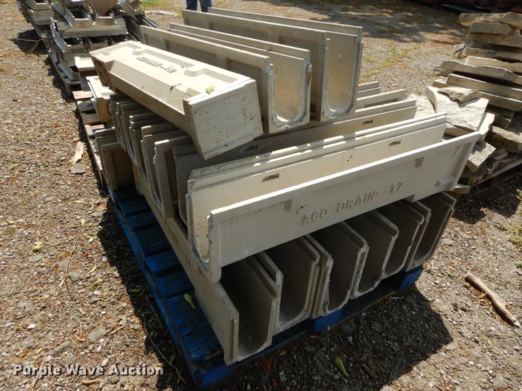 image for item EQ9976 Approximately 20 concrete drainage units