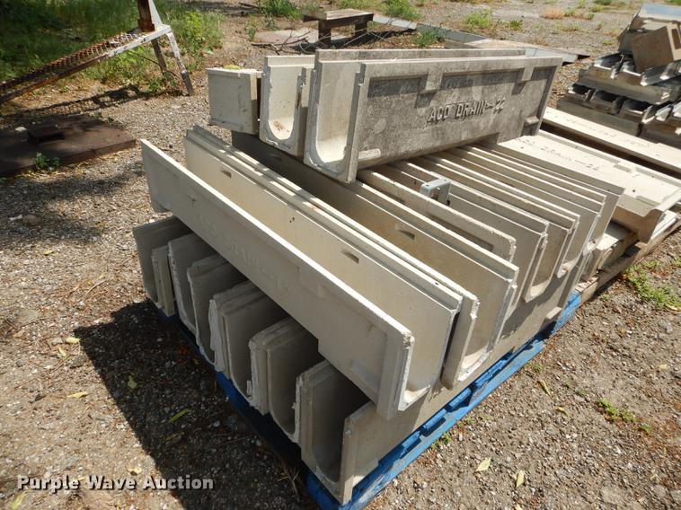 image for item EQ9976 Approximately 20 concrete drainage units
