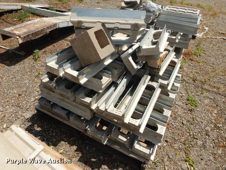 image for item EQ9976 Approximately 20 concrete drainage units
