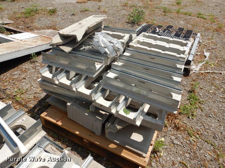 image for item EQ9976 Approximately 20 concrete drainage units