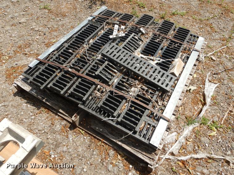 image for item EQ9976 Approximately 20 concrete drainage units