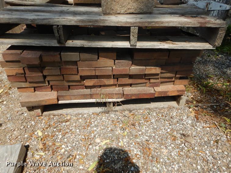 image for item EQ9977 Approximately 350 pavers