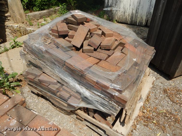 image for item EQ9977 Approximately 350 pavers