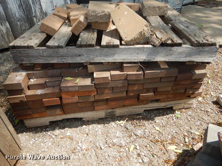 image for item EQ9977 Approximately 350 pavers