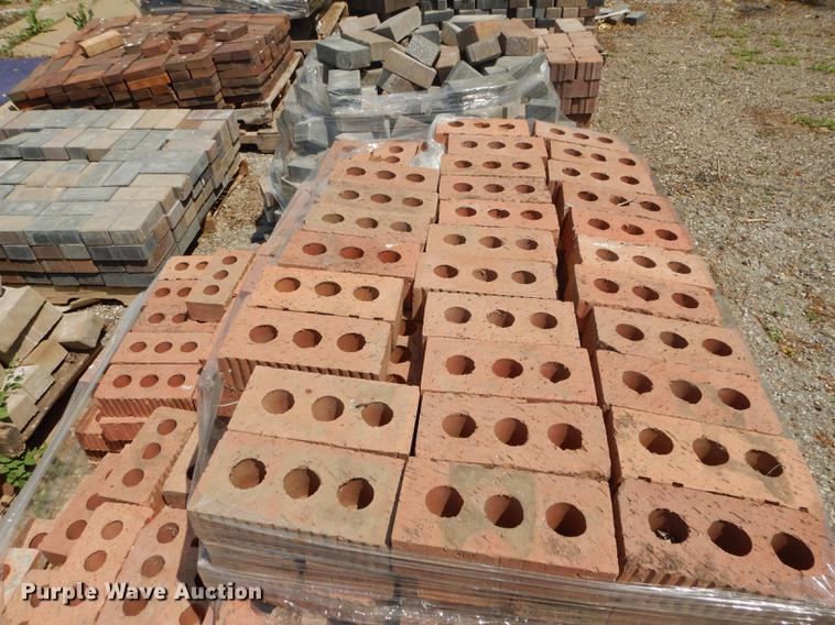 image for item EQ9978 Approximately 750 core bricks