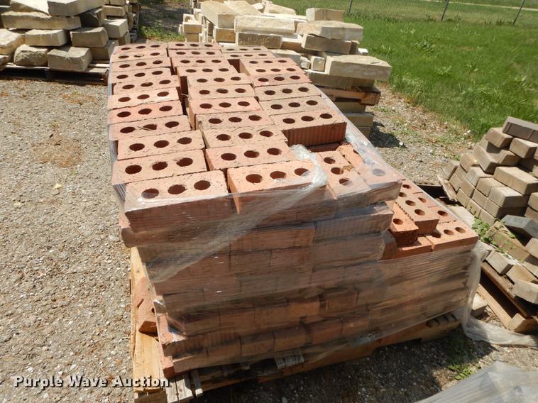 image for item EQ9978 Approximately 750 core bricks