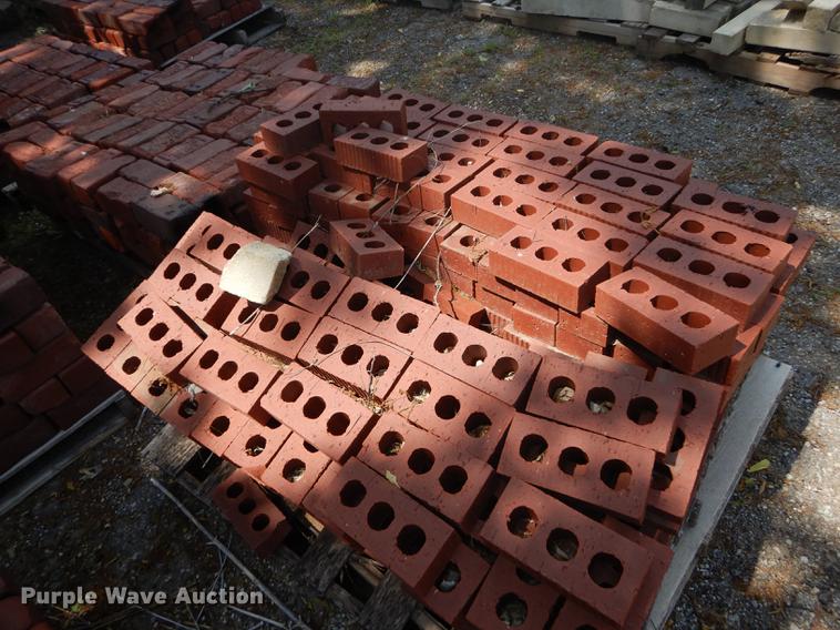 image for item EQ9978 Approximately 750 core bricks