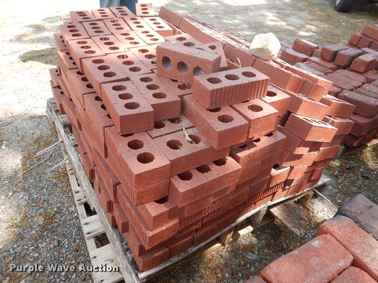image for item EQ9978 Approximately 750 core bricks
