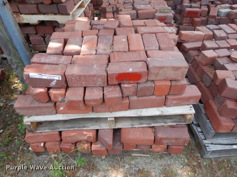 image for item EQ9981 Approximately 1,100 Buffalo bricks