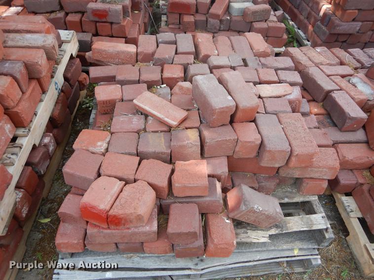 image for item EQ9981 Approximately 1,100 Buffalo bricks