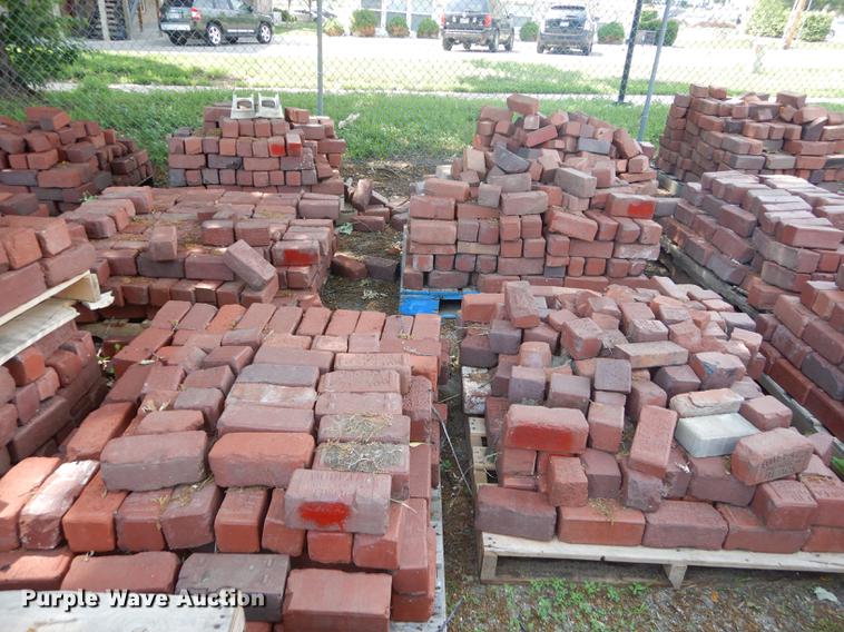 image for item EQ9981 Approximately 1,100 Buffalo bricks