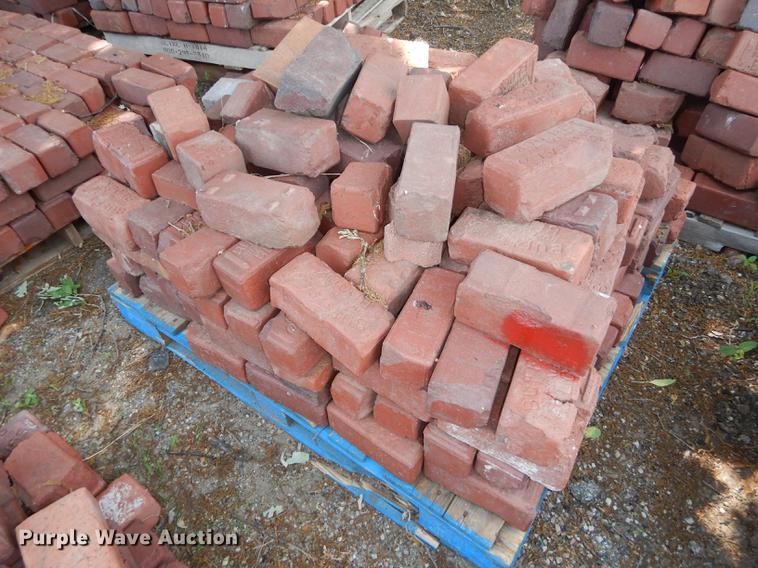 image for item EQ9981 Approximately 1,100 Buffalo bricks