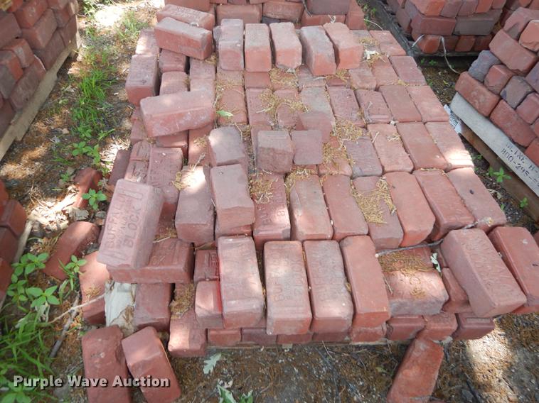 image for item EQ9981 Approximately 1,100 Buffalo bricks